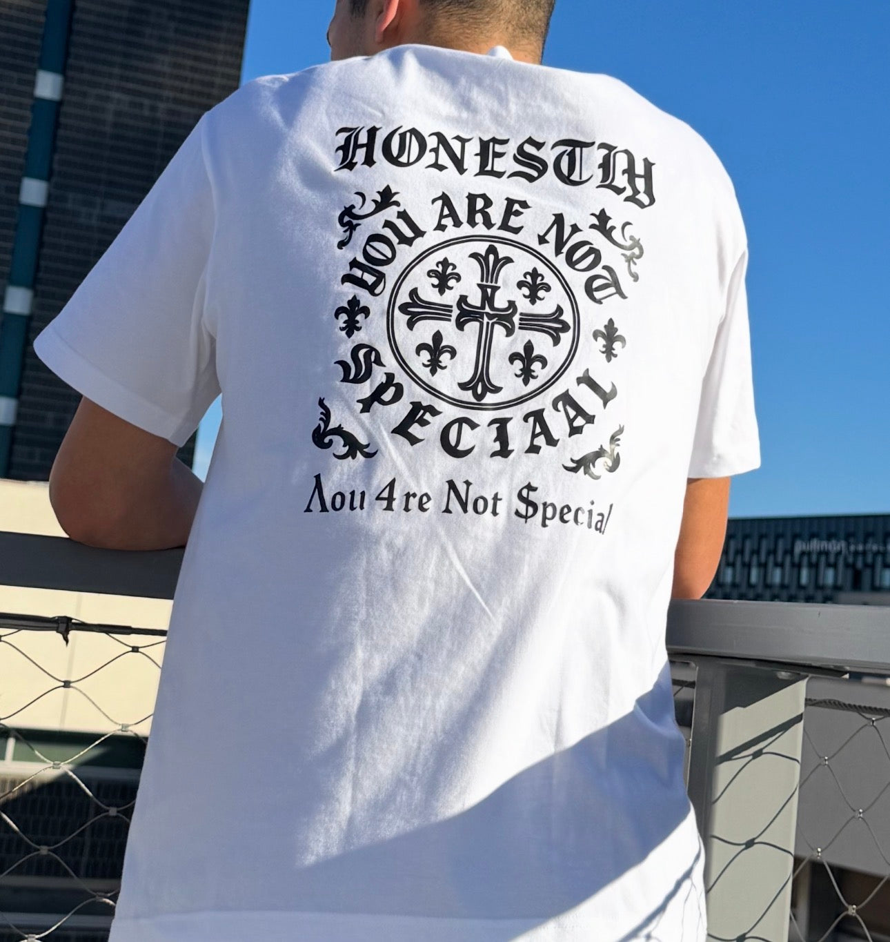 T-shirt BLANC “You Are Not Special”